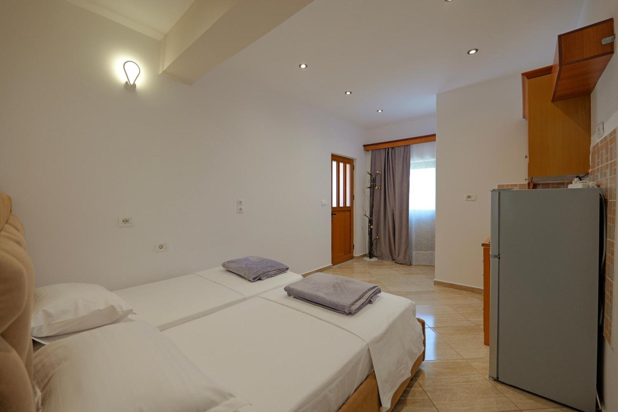 Hotel En Ad Ksamil Exterior photo