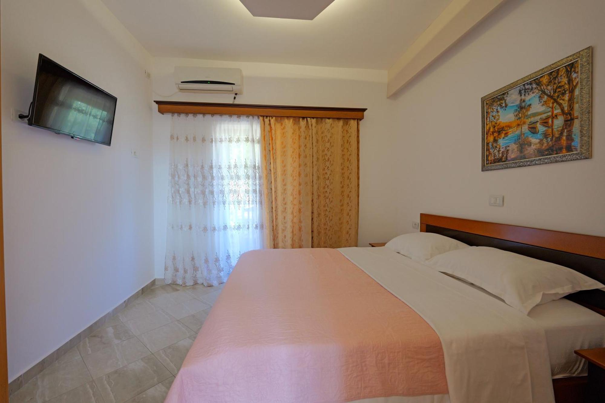 Hotel En Ad Ksamil Exterior photo
