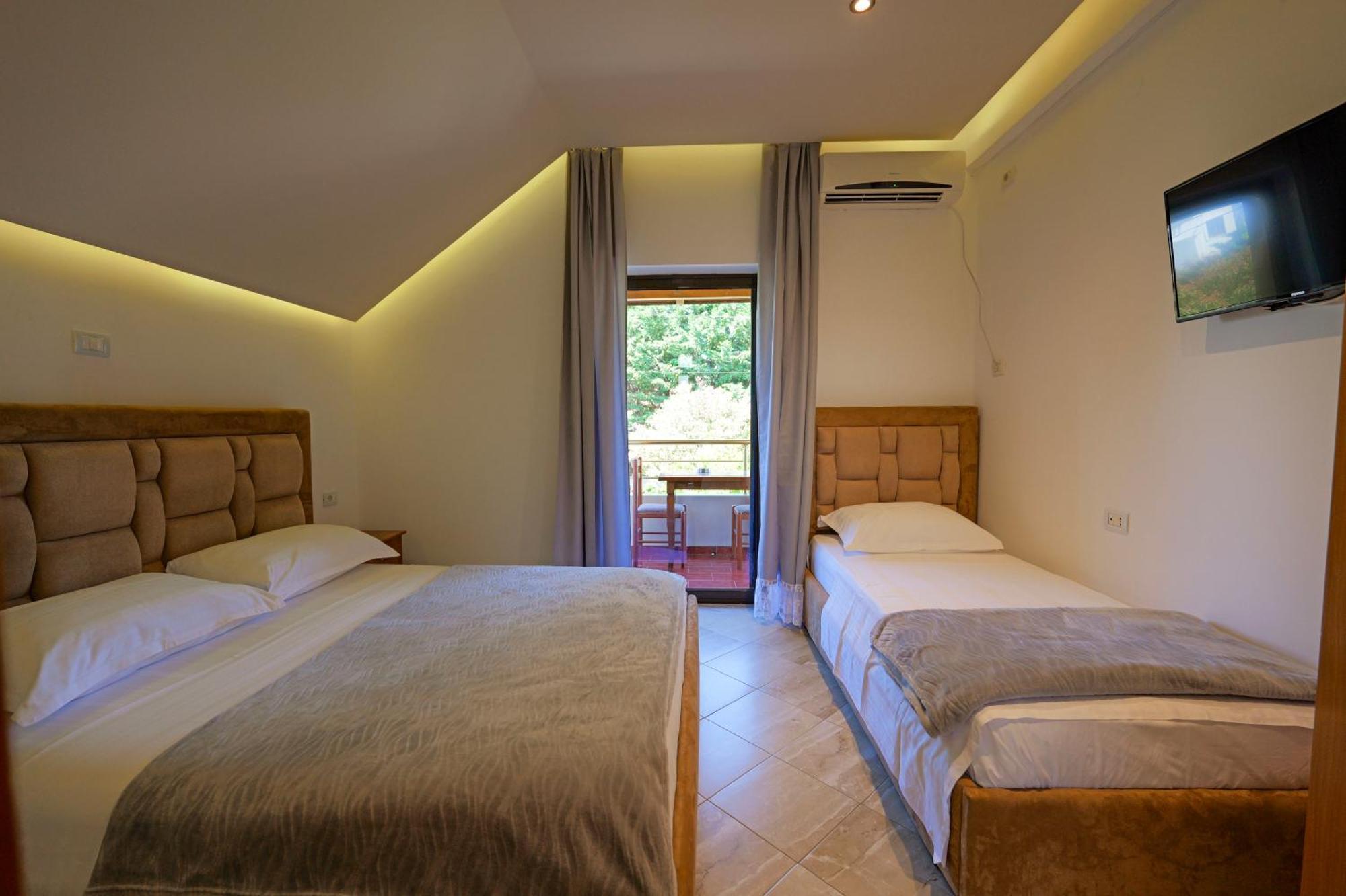 Hotel En Ad Ksamil Exterior photo