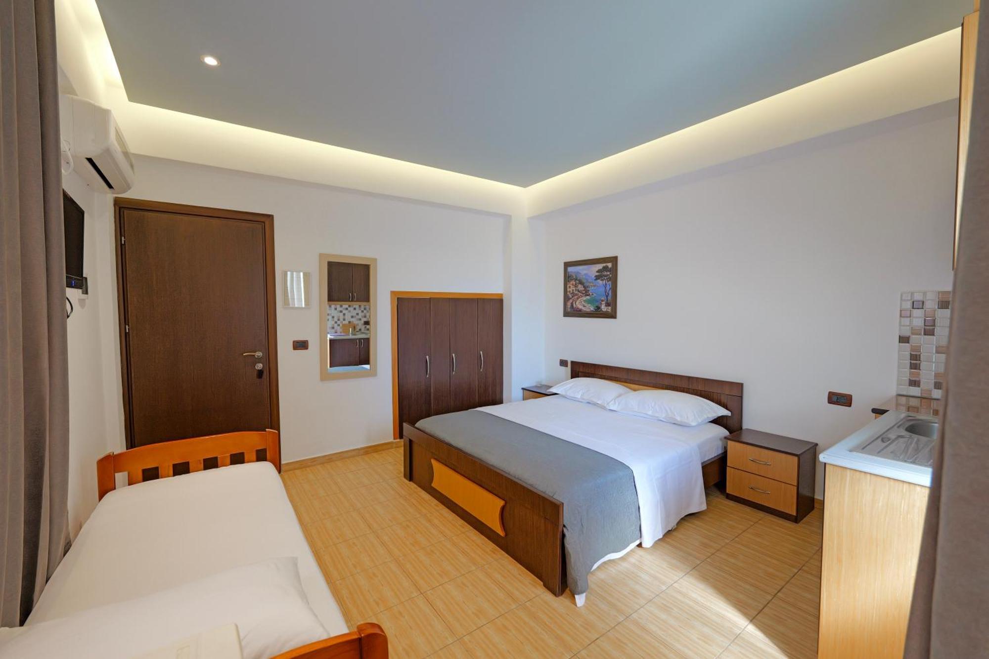 Hotel En Ad Ksamil Exterior photo