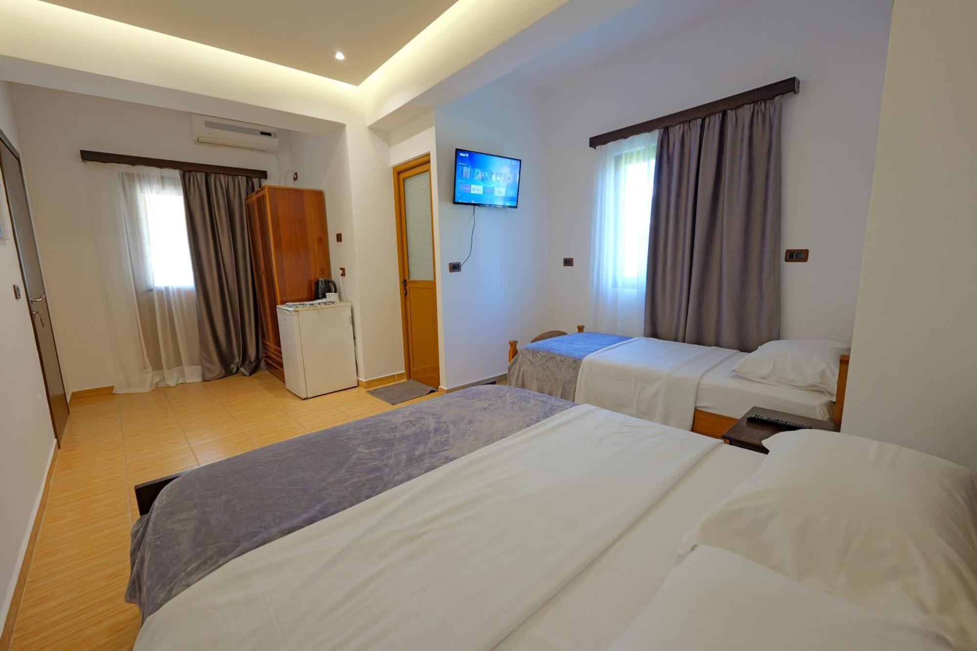 Hotel En Ad Ksamil Exterior photo