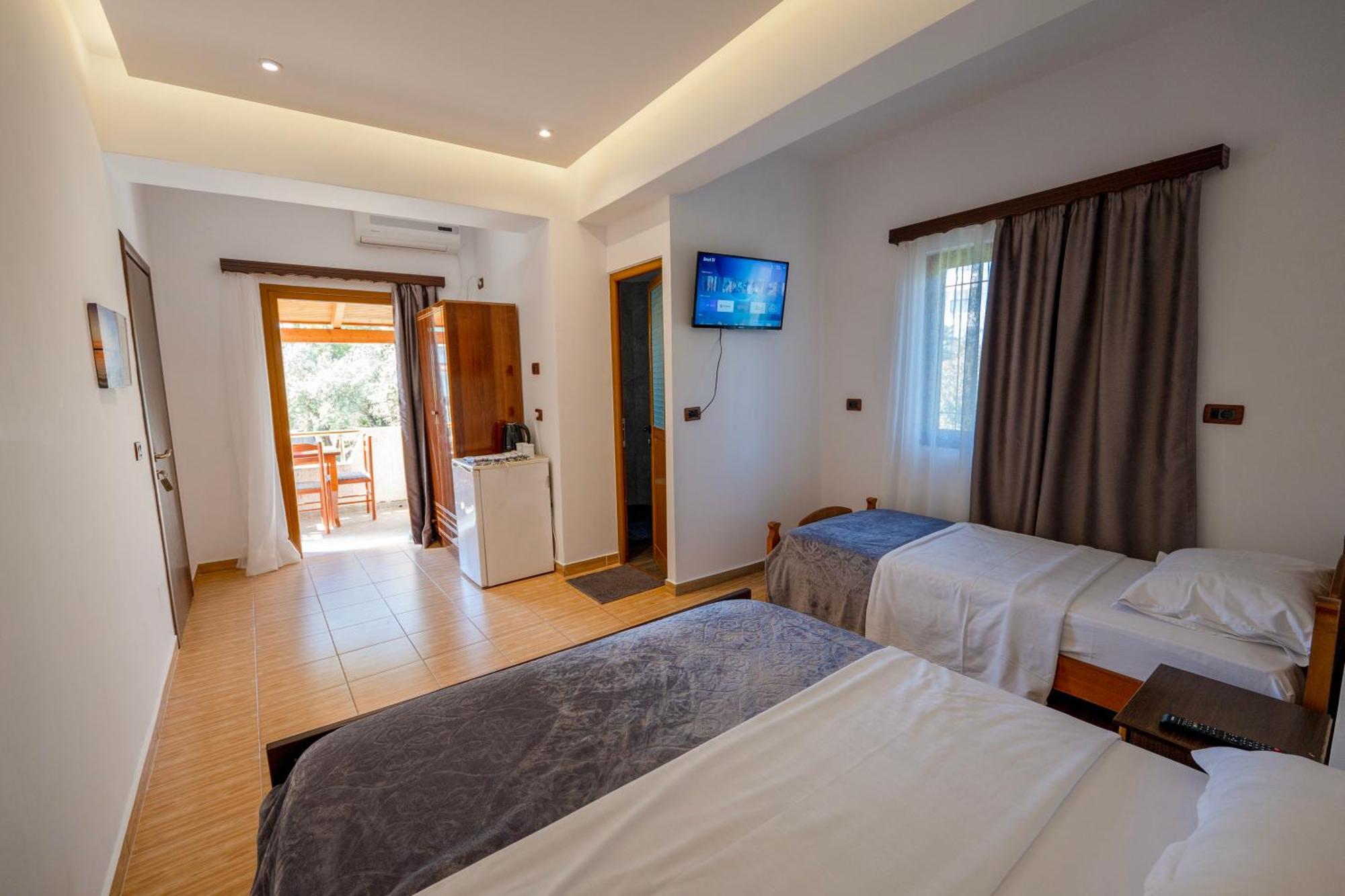 Hotel En Ad Ksamil Exterior photo