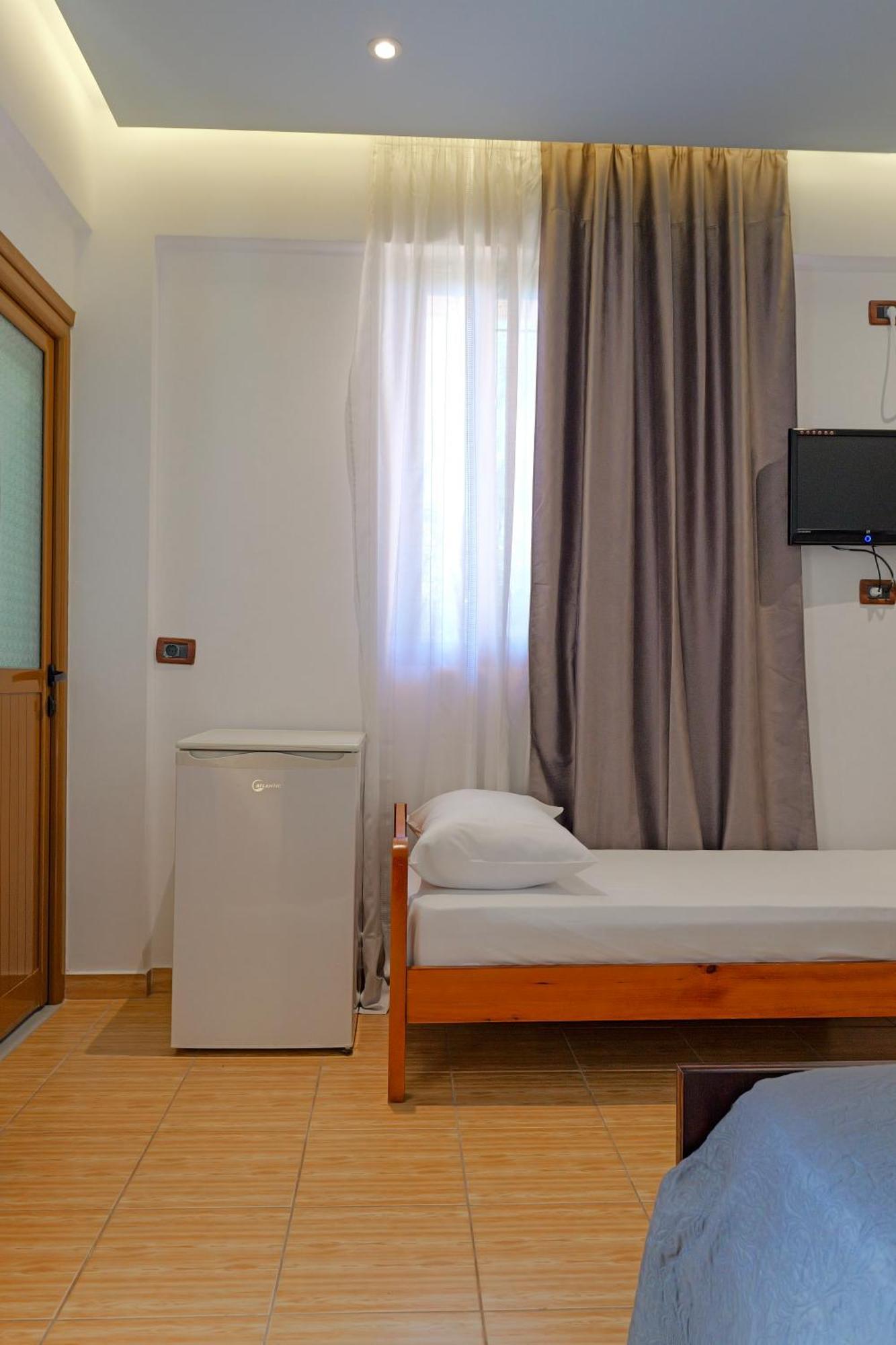 Hotel En Ad Ksamil Exterior photo